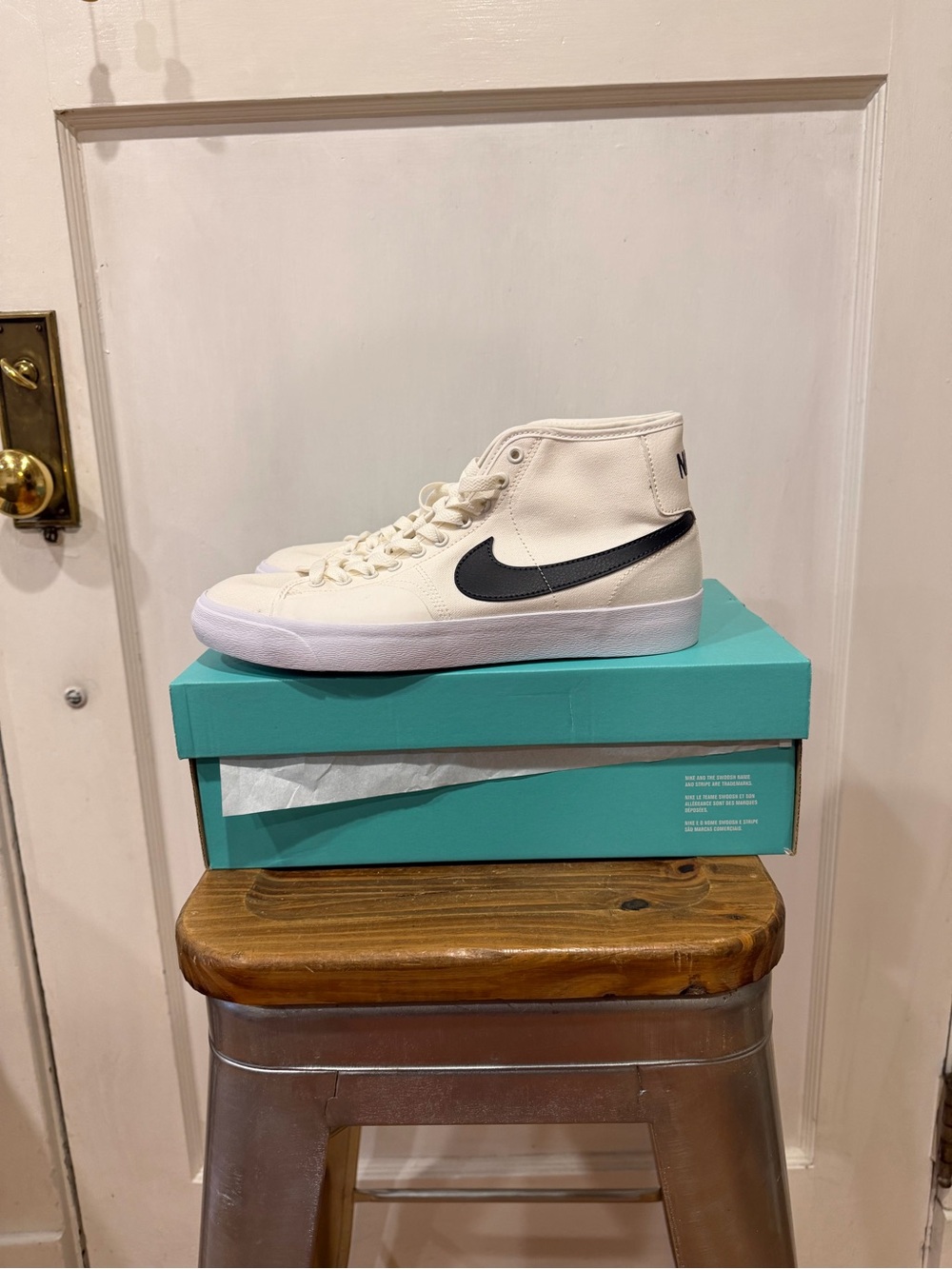 Nike SB Blazer Court Mid Skate Shoes